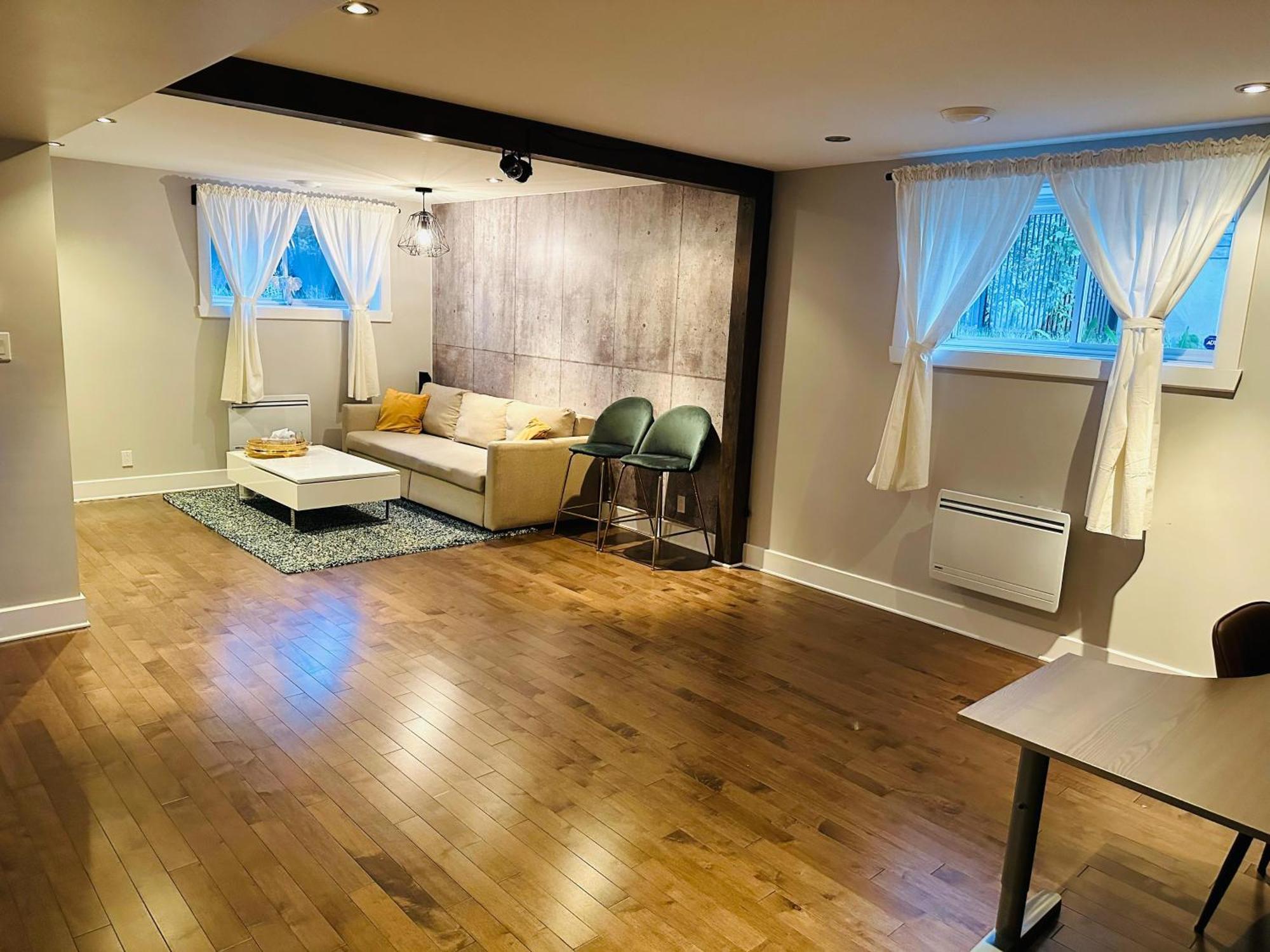 Urban Retreat - 2 Bedroom, 3 Beds, 6 Guests, Free Parking Longueuil Exteriér fotografie