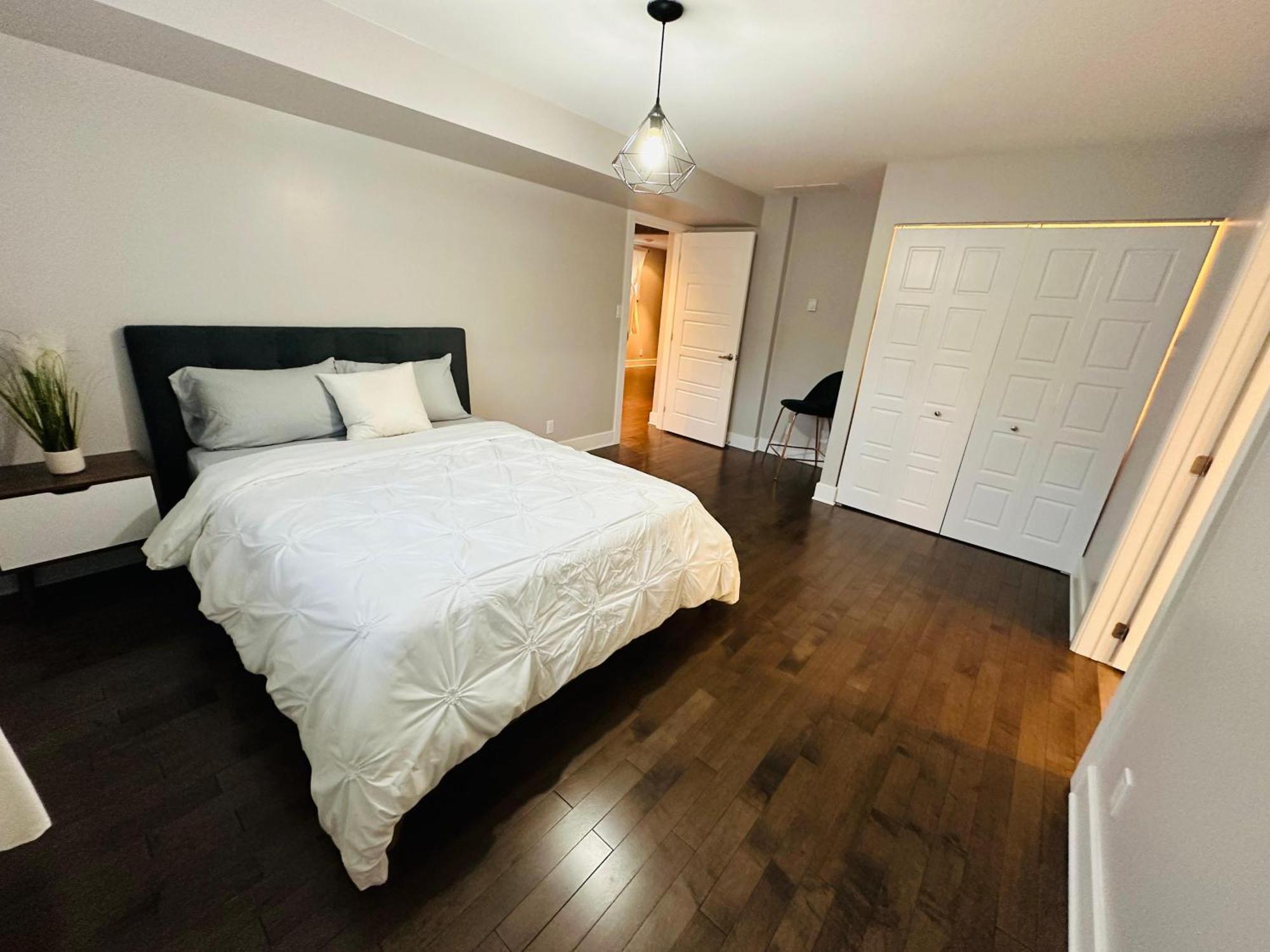 Urban Retreat - 2 Bedroom, 3 Beds, 6 Guests, Free Parking Longueuil Exteriér fotografie