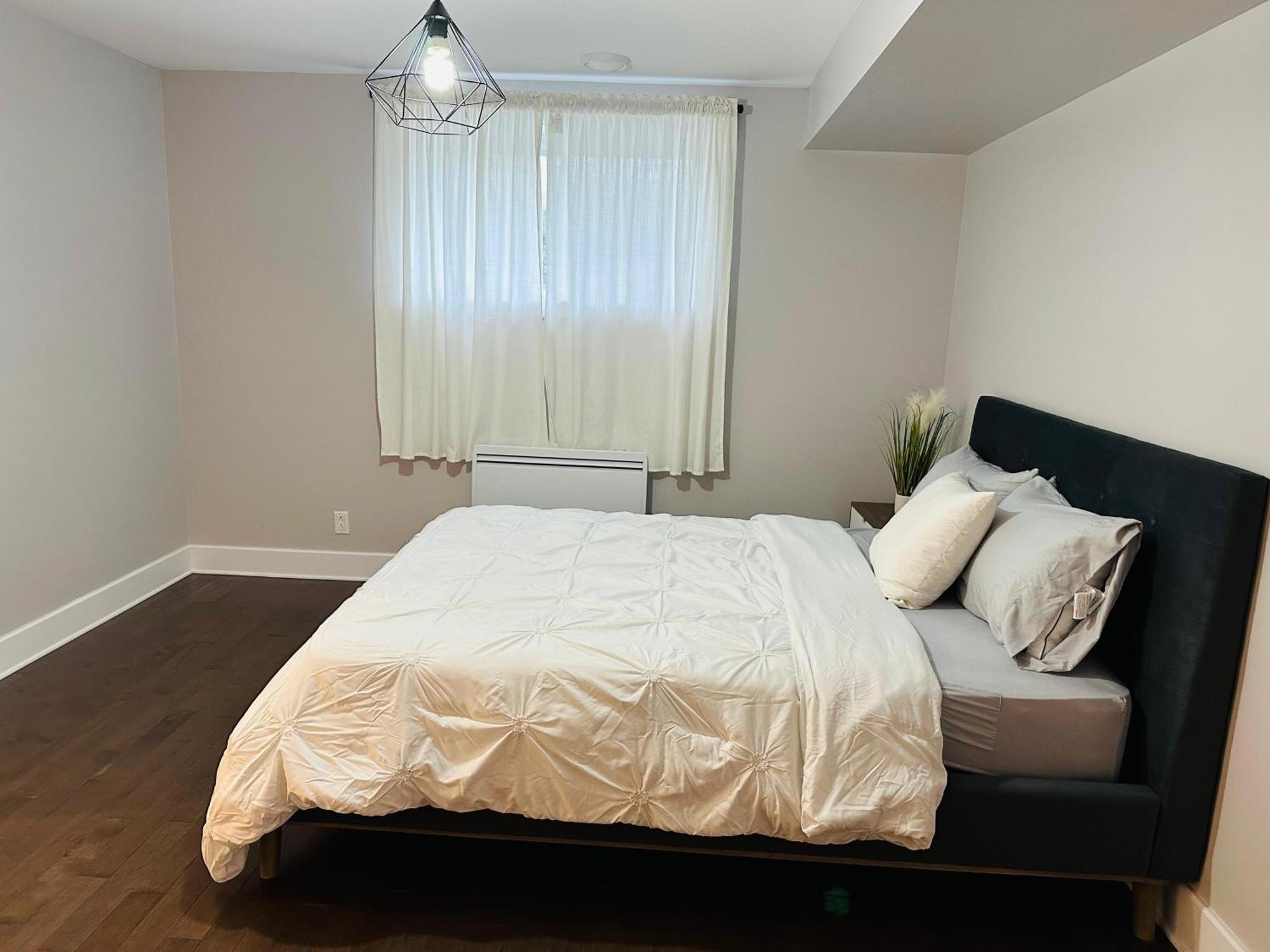 Urban Retreat - 2 Bedroom, 3 Beds, 6 Guests, Free Parking Longueuil Exteriér fotografie